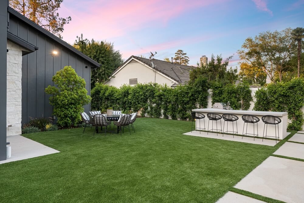 The-Environmental-Advantages-of-Artificial-Turf-in-Residential-Areas